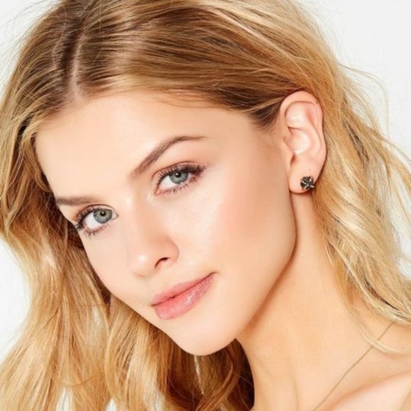 Black Druzy Prong Earrings - Picture 2 of 3